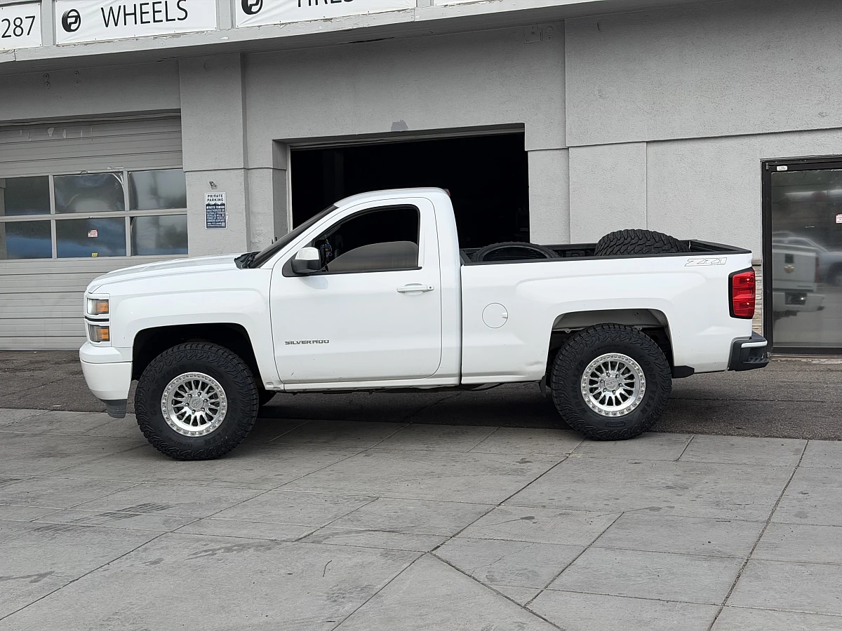 Lock Off-Road Machined with Clear Coat Grit Wheel on 2016 Chevrolet Silverado 1500