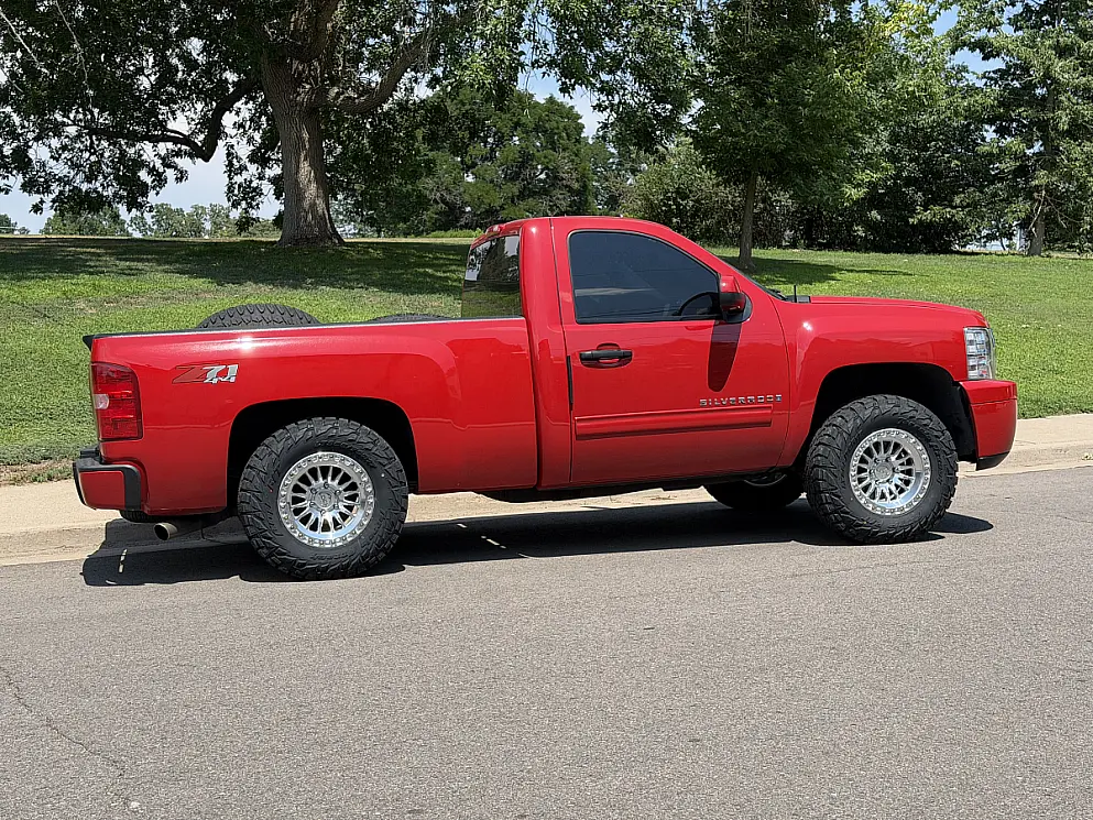 2017 GMC Sierra 1500 with Machined with Clear Coat Lock Off-Road Grit Rims