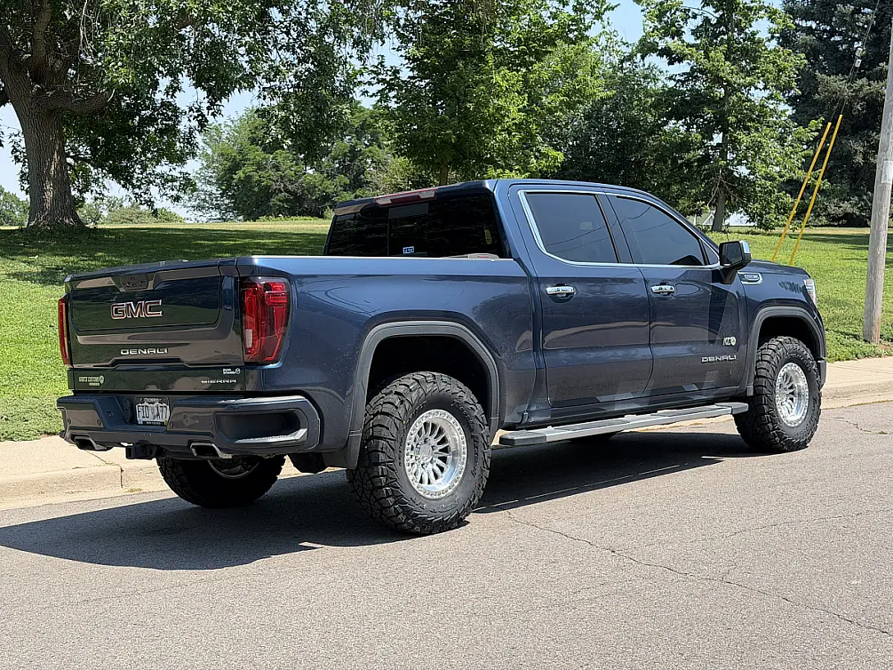 Machined with Clear Coat Lock Off-Road Grit on 2022 GMC Sierra 1500