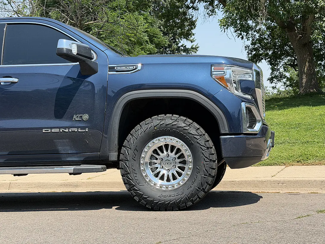 Machined with Clear Coat Lock Off-Road Grit Rim on 2022 GMC Sierra 1500