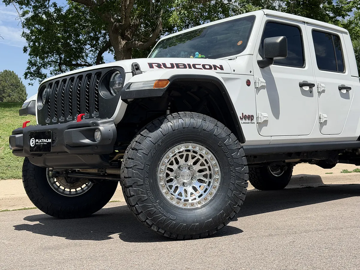 2025 Jeep Gladiator with Lock Off-Road Invader Polished Silver Wheels