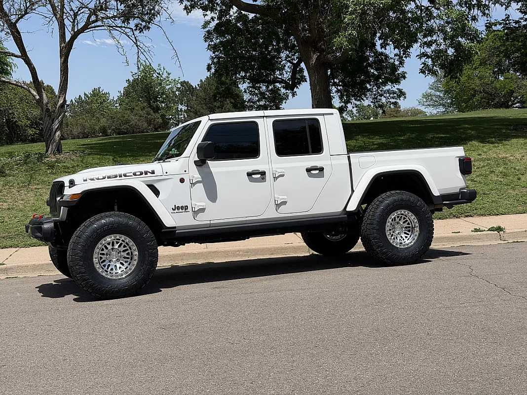 2025 Jeep Gladiator Lock Off-Road Invader Polished Silver Custom Wheels