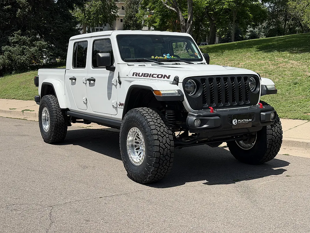 Lock Off-Road Invader Rim in Polished Silver on 2025 Jeep Gladiator