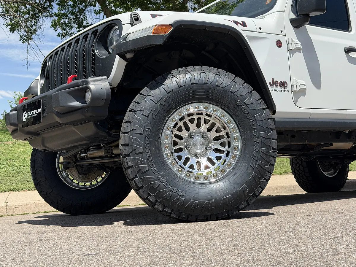 Polished Silver Lock Off-Road Invader on 2025 Jeep Gladiator
