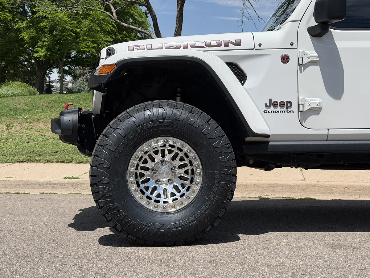 Polished Silver Lock Off-Road Invader Rim on 2025 Jeep Gladiator