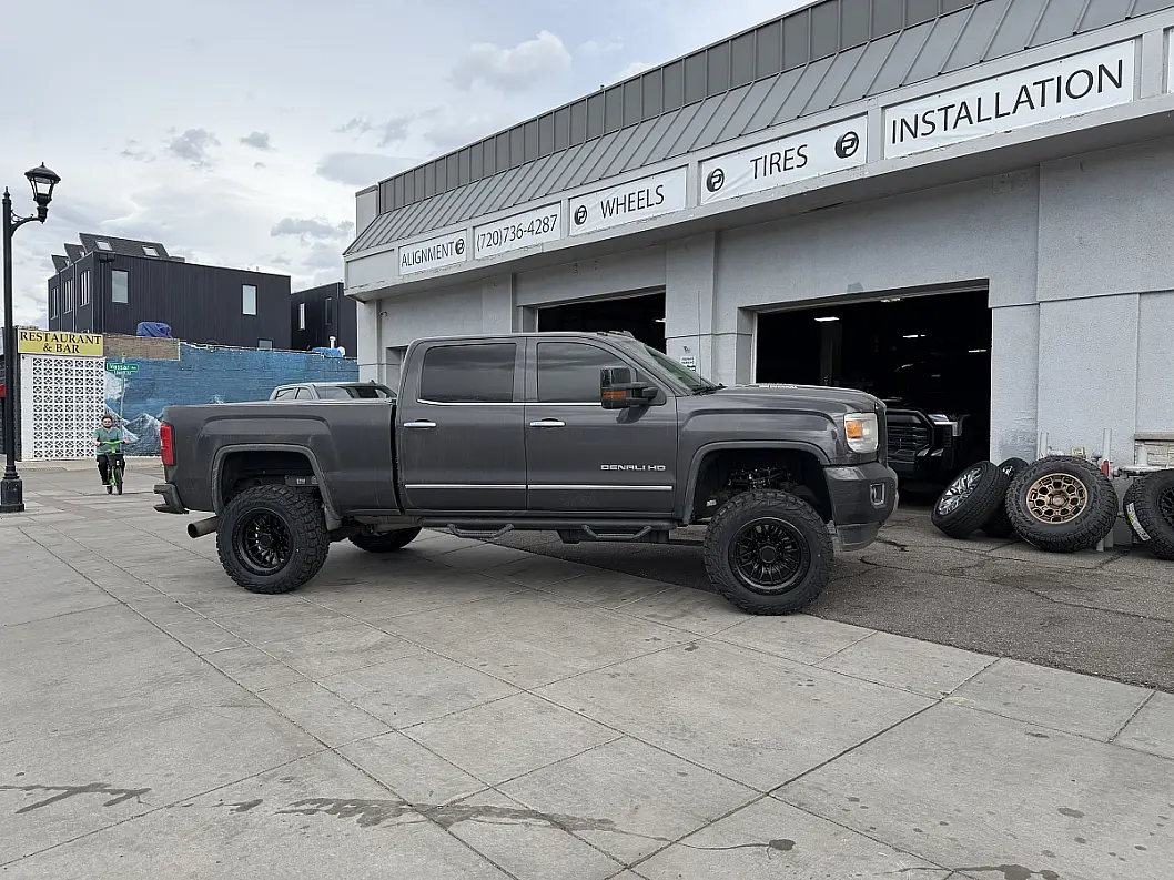 2016 GMC Sierra 2500HD Equipped with Lock Off-Road Krawler Black