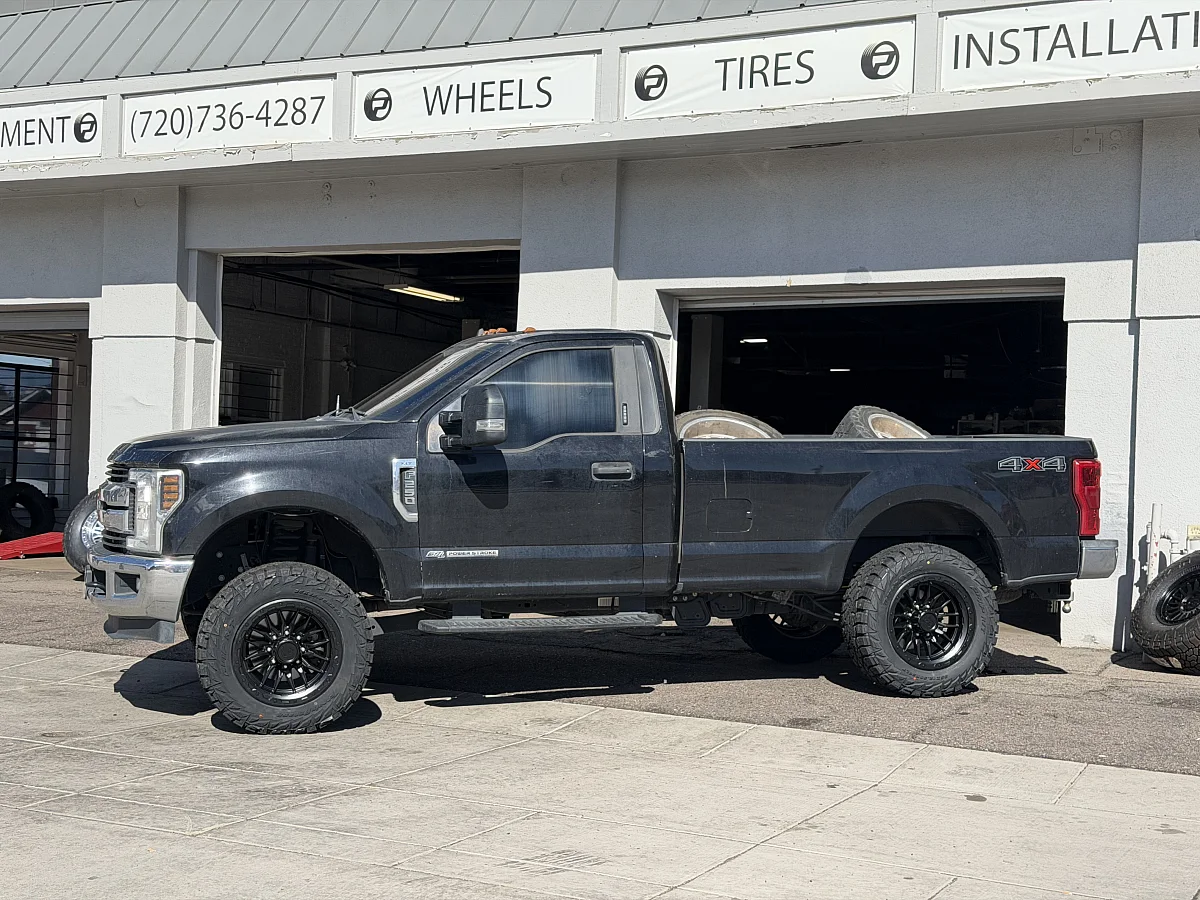2019 Ford F-250 Rolling on Lock Off-Road Krawler Black