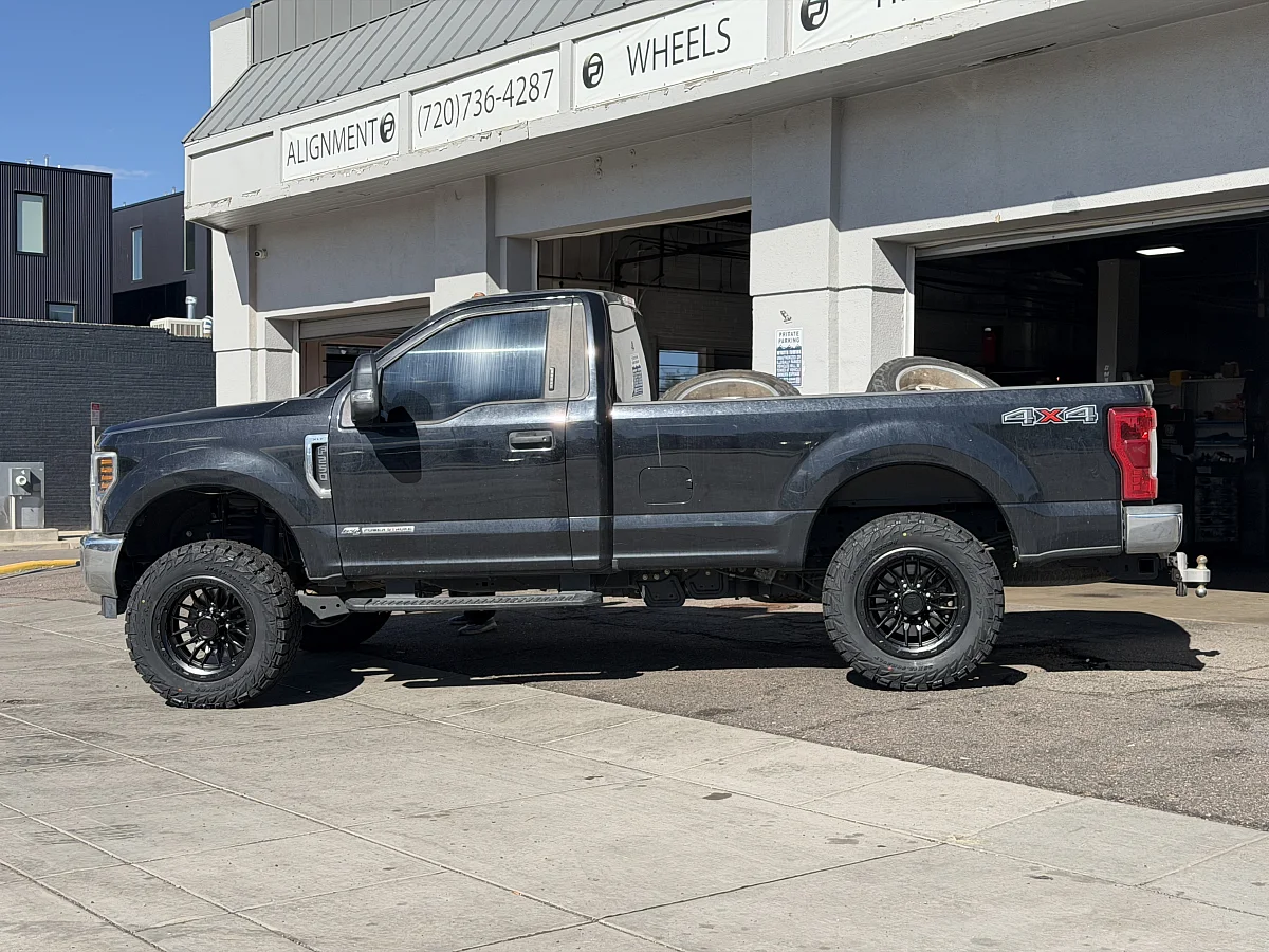 Black Wheels Lock Off-Road Krawler on 2019 Ford F-250