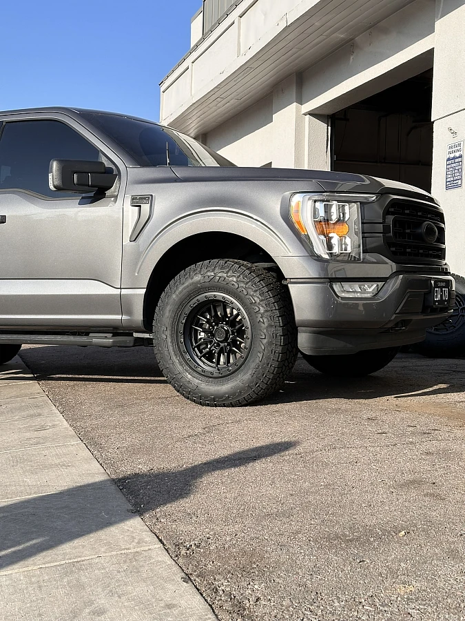 2025 Ford F-150 Lock Off-Road Krawler Black Wheel