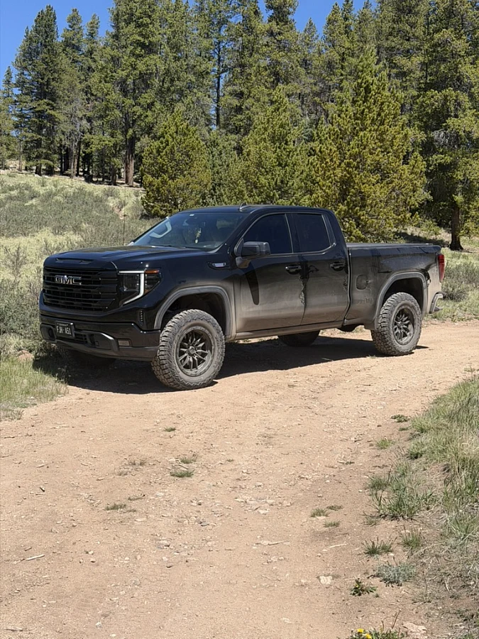 Black Wheels Lock Off-Road Krawler on 2025 GMC Sierra 1500