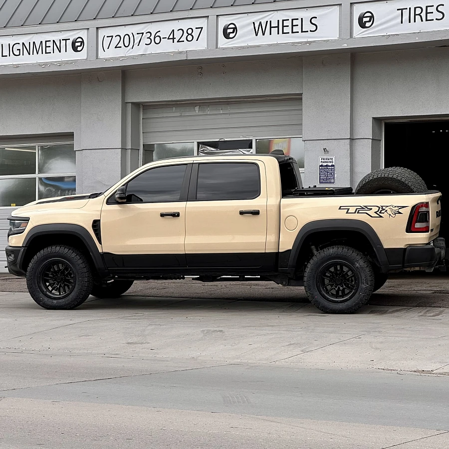 Lock Off-Road Krawler Black on 2025 RAM 1500