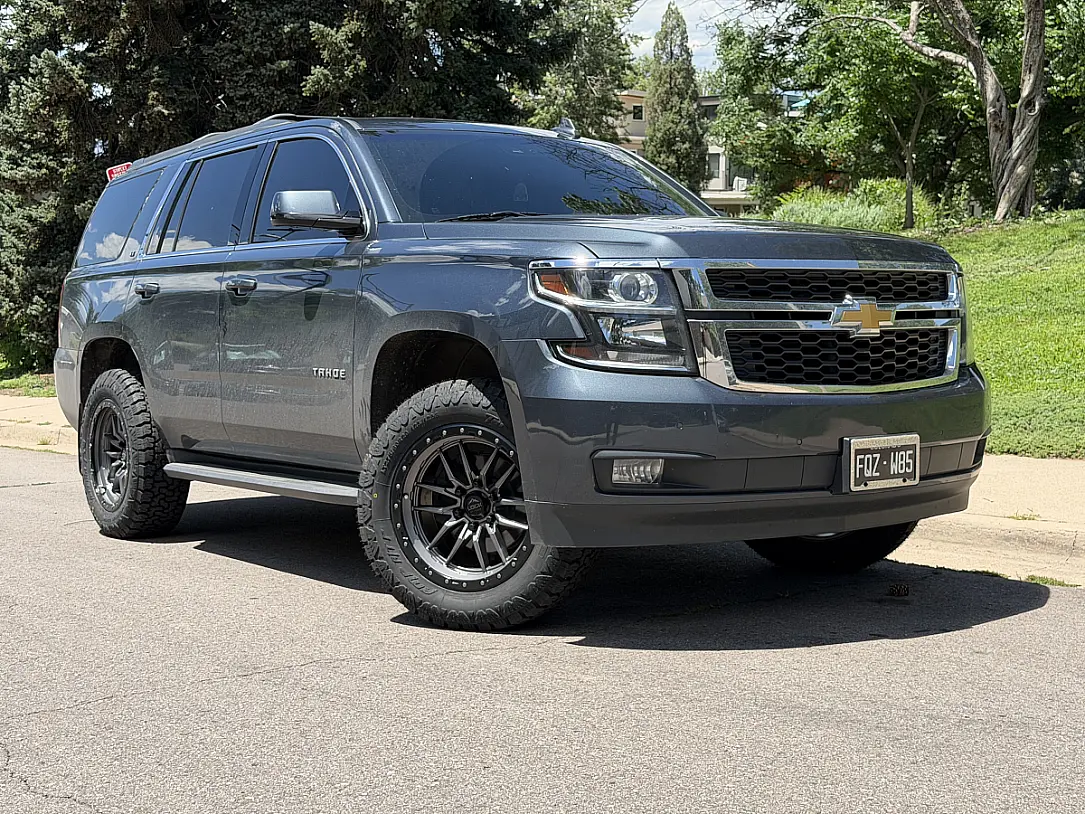 Lock Off-Road Krawler Charcoal on 2019 Chevrolet Tahoe