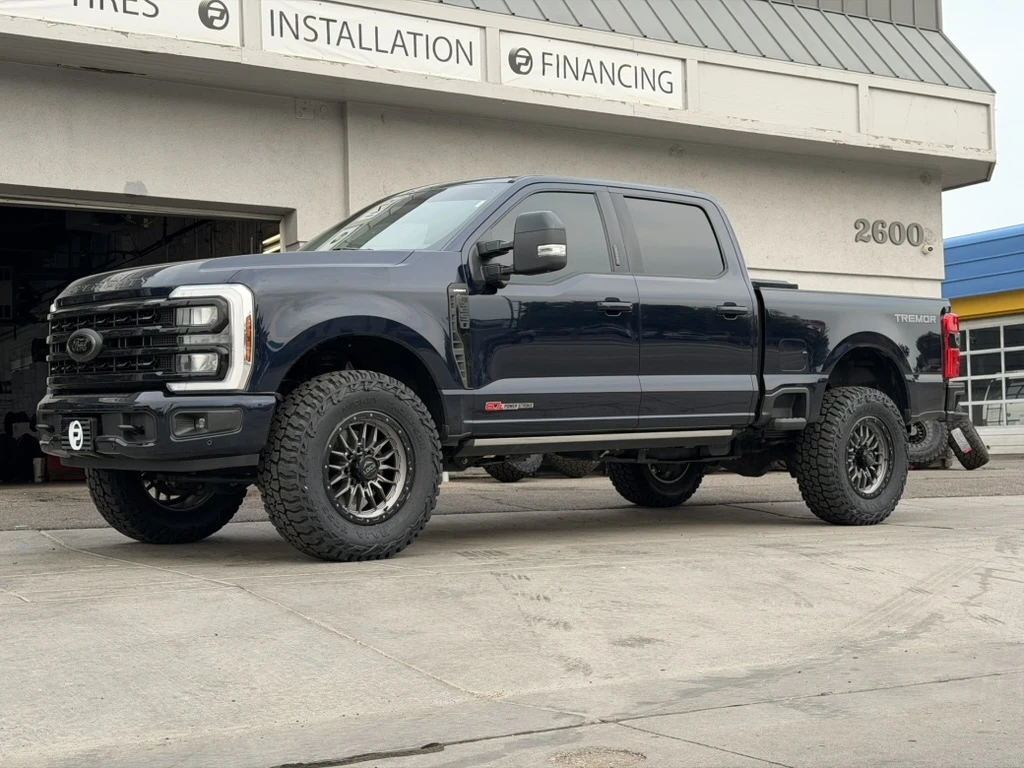 Lock Off-Road Krawler Charcoal on 2025 Ford F-250
