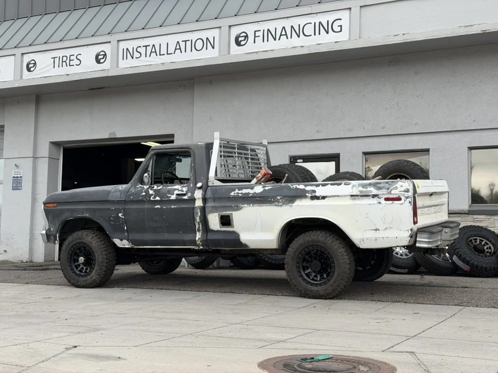 Lock Off-Road Lunatic Wheels in Black for 1980 Ford F-250
