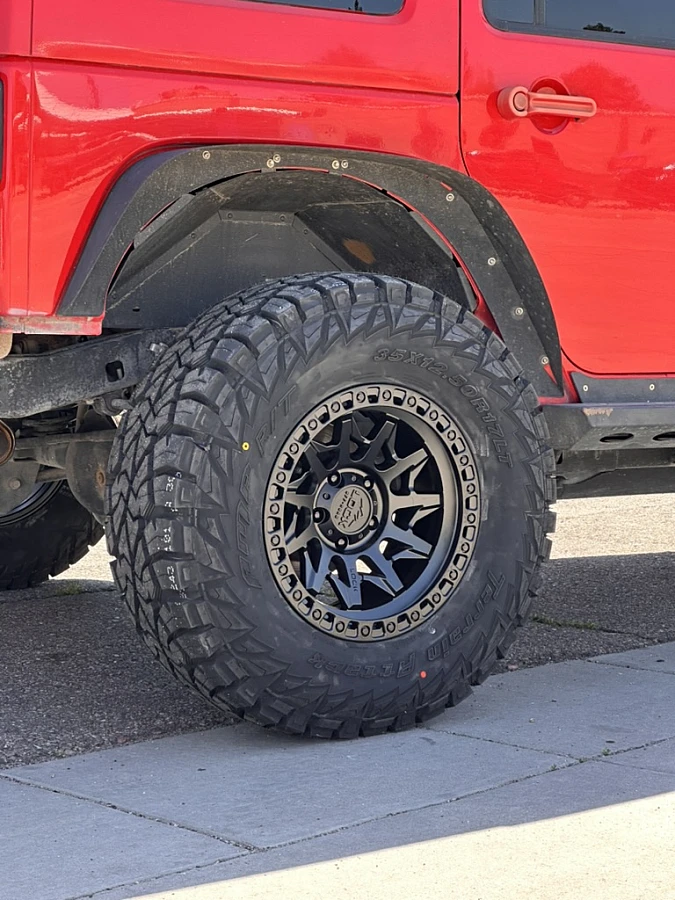 Lock Off-Road Black Lunatic Wheel on 2017 Jeep Wrangler