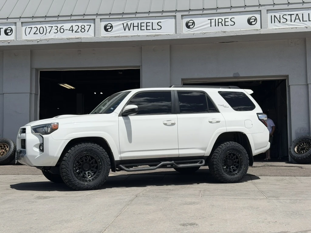 Lock Off-Road Lunatic Black on 2023 Toyota 4Runner