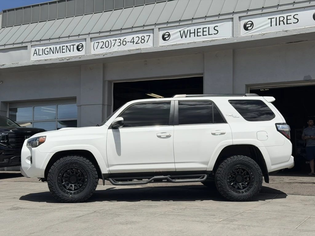 2023 Toyota 4Runner Lock Off-Road Lunatic Black Wheel