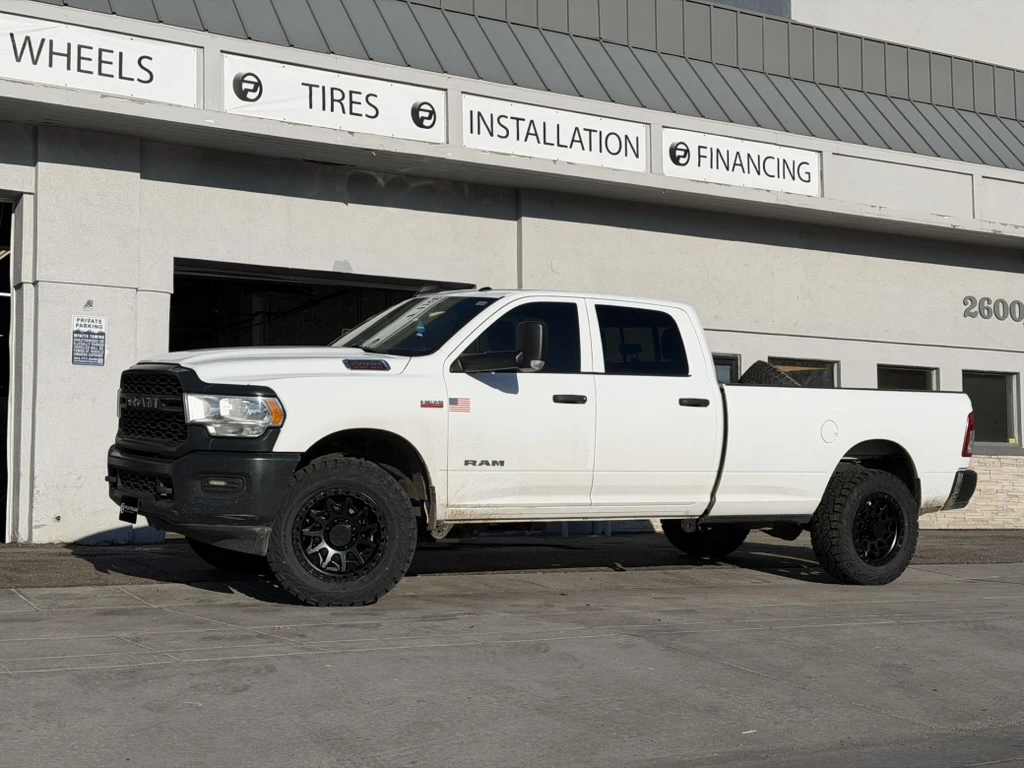 Black Lock Off-Road Lunatic Rim on 2024 RAM 2500