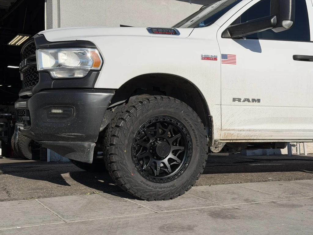 2024 RAM 2500 Lock Off-Road Lunatic Black Wheel