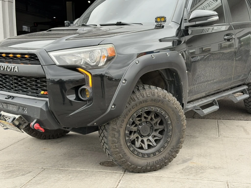 2024 Toyota 4Runner Equipped with Lock Off-Road Lunatic Black