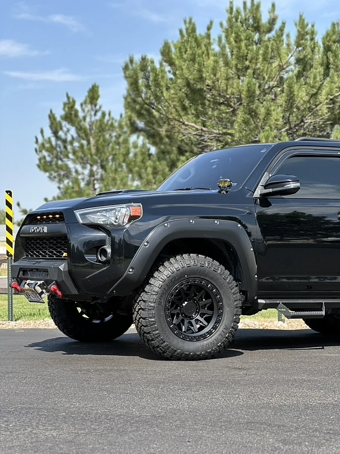 Lock Off-Road Lunatic Black on 2024 Toyota 4Runner