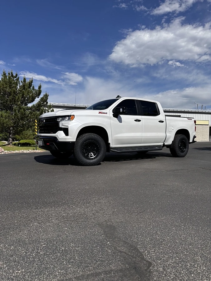 2025 Chevrolet Silverado 1500 Lock Off-Road Lunatic Black Wheel