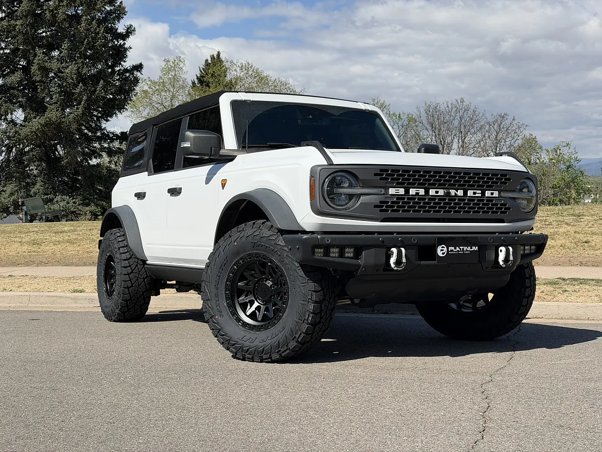 2025 Ford Bronco with Lock Off-Road Lunatic Black Rims