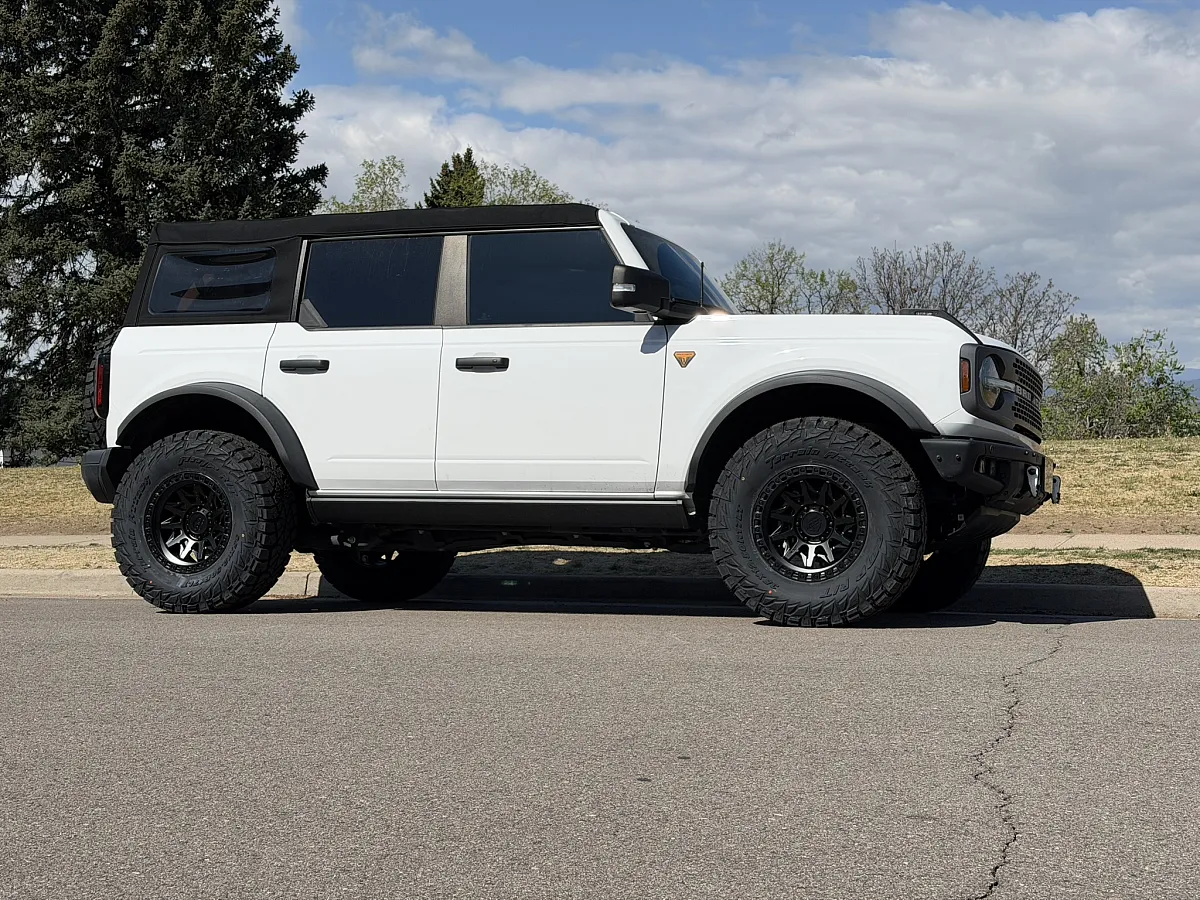 2025 Ford Bronco with Lock Off-Road Lunatic Black Wheels