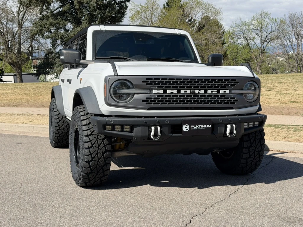 2025 Ford Bronco Lock Off-Road Lunatic Black Custom Wheels