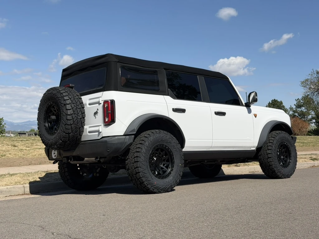 Lock Off-Road Lunatic Black on 2025 Ford Bronco