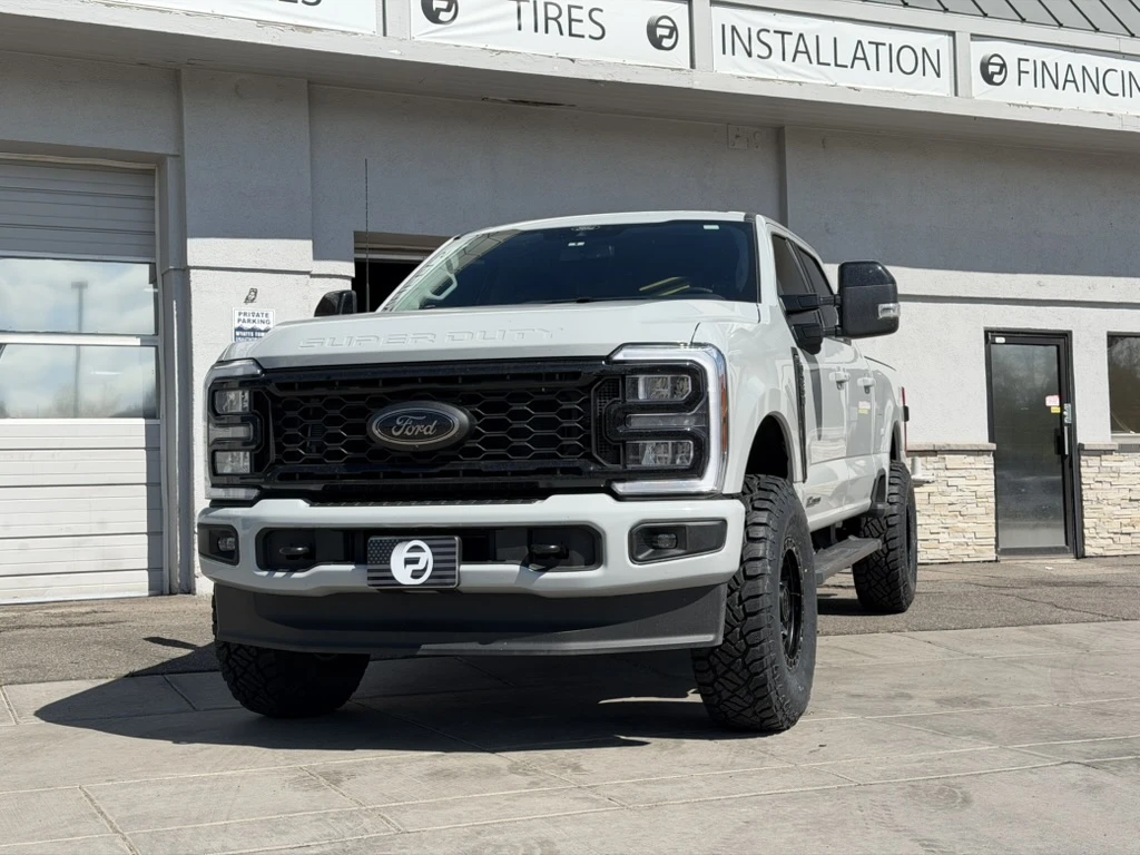 2025 Ford F-250 Lock Off-Road Lunatic Black Wheel
