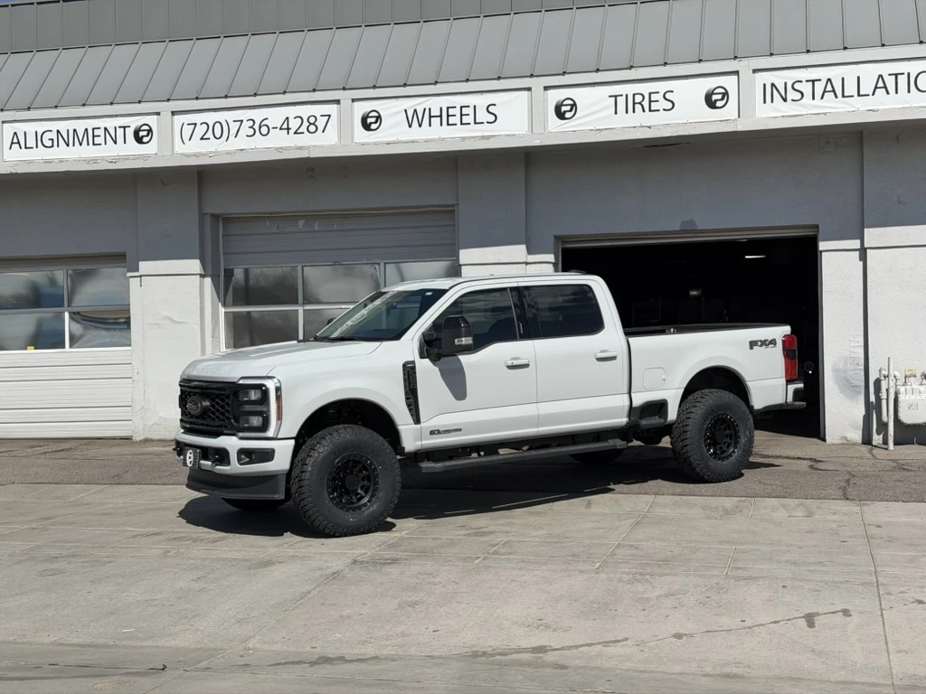 Lock Off-Road Lunatic Black on 2025 Ford F-250