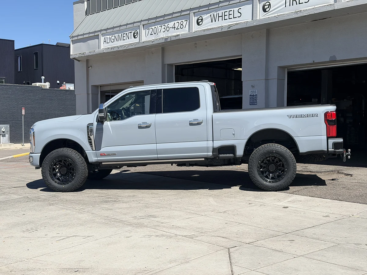 2026 Ford F-350 Running Lock Off-Road Lunatic Black