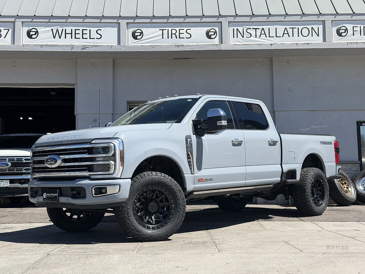 Lock Off-Road Lunatic Black on 2026 Ford F-350