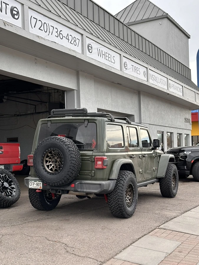 Bronze Lock Off-Road Lunatic on 2022 Jeep Wrangler