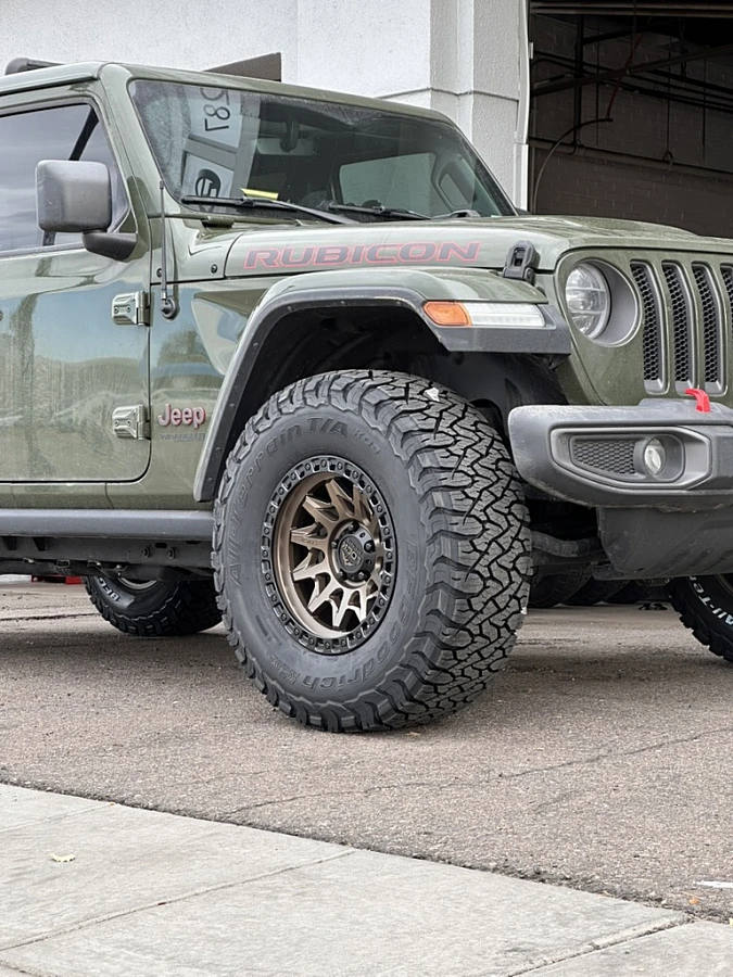 2022 Jeep Wrangler Lock Off-Road Lunatic Bronze Wheel
