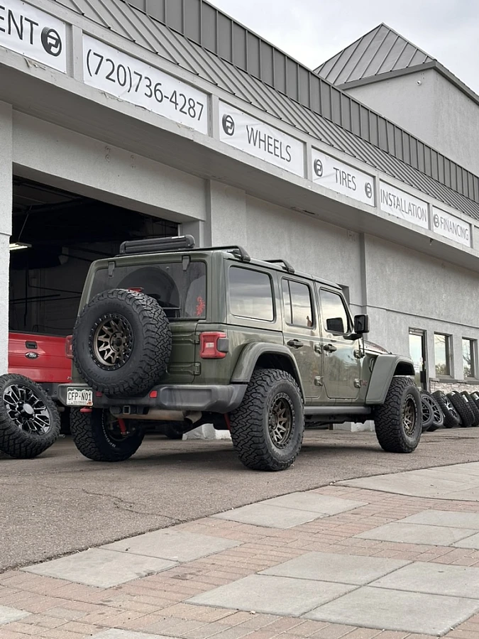 Lock Off-Road Lunatic Bronze Rim on 2022 Jeep Wrangler
