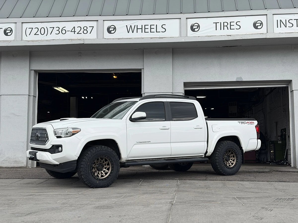 2023 Toyota Tacoma Lock Off-Road Lunatic Bronze Wheel