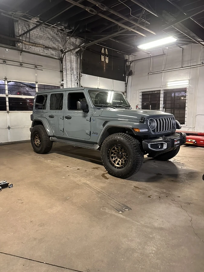2024 Jeep Wrangler Lock Off-Road Lunatic Bronze Wheel