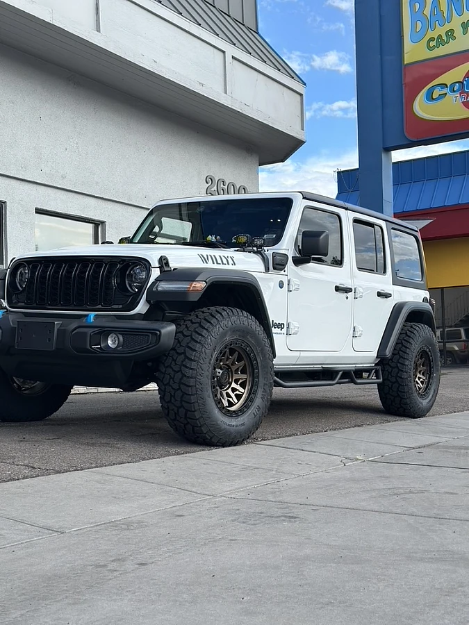2025 Jeep Wrangler with Lock Off-Road Lunatic Bronze Rims