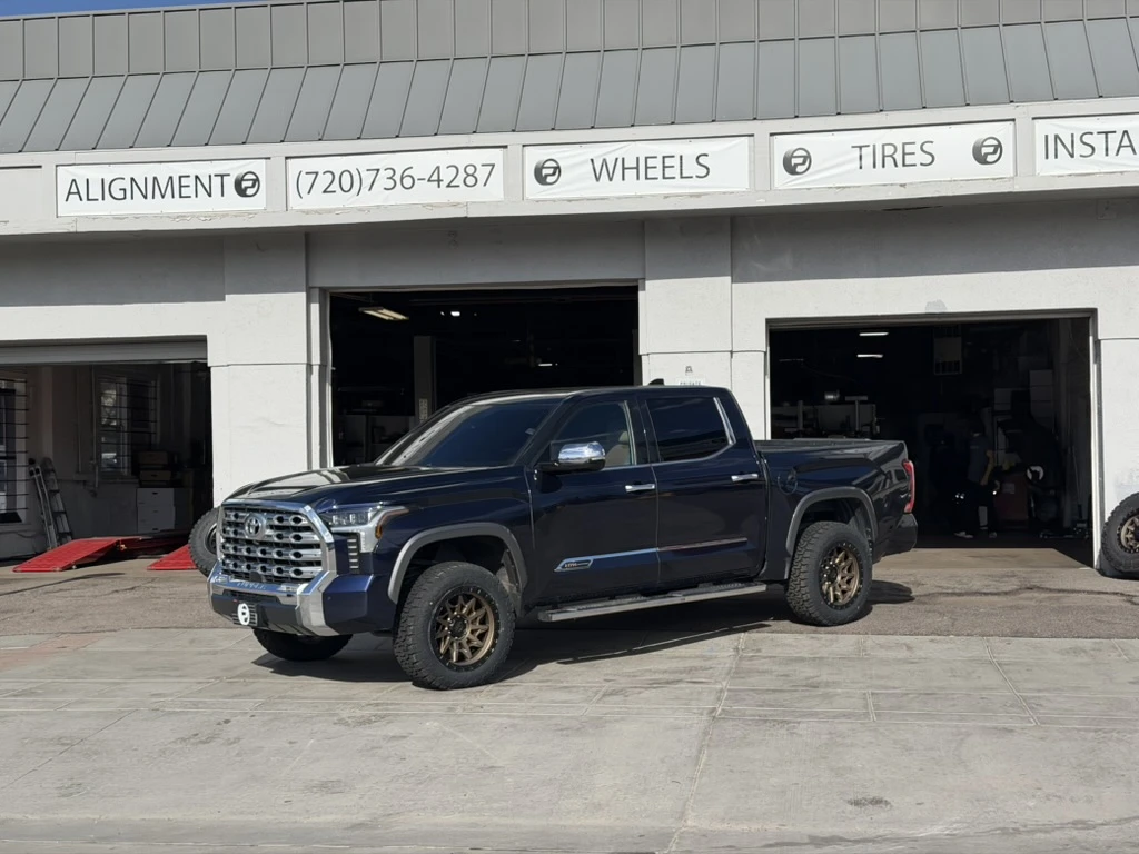 Lock Off-Road Lunatic Bronze on 2025 Toyota Tundra
