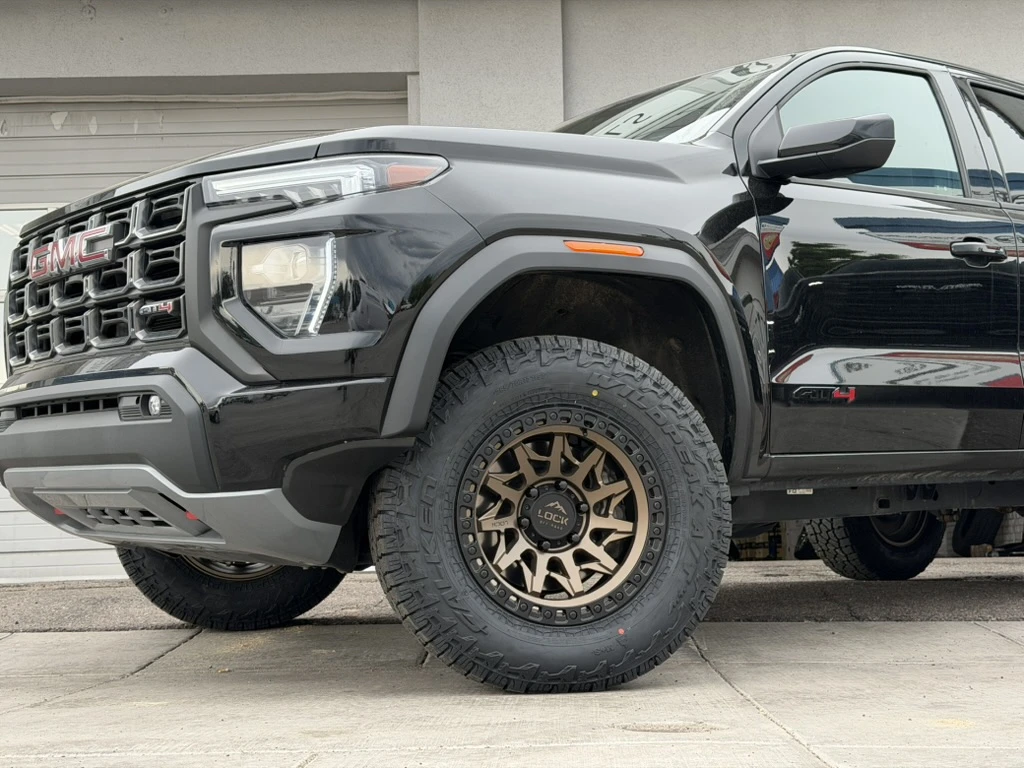 2026 GMC Canyon Equipped with Lock Off-Road Lunatic Bronze
