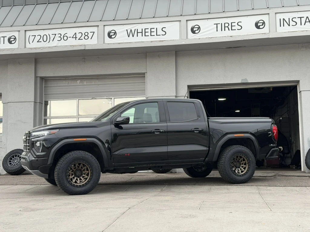2026 GMC Canyon Running Lock Off-Road Lunatic Bronze