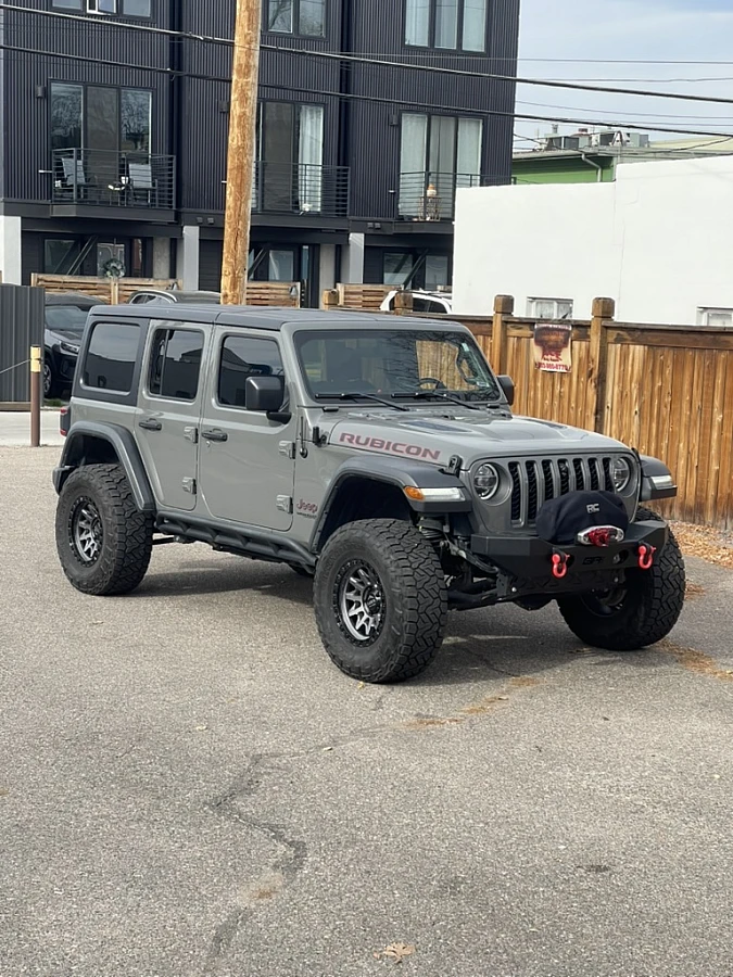 2025 Jeep Wrangler Equipped with Lock Off-Road Lunatic Charcoal