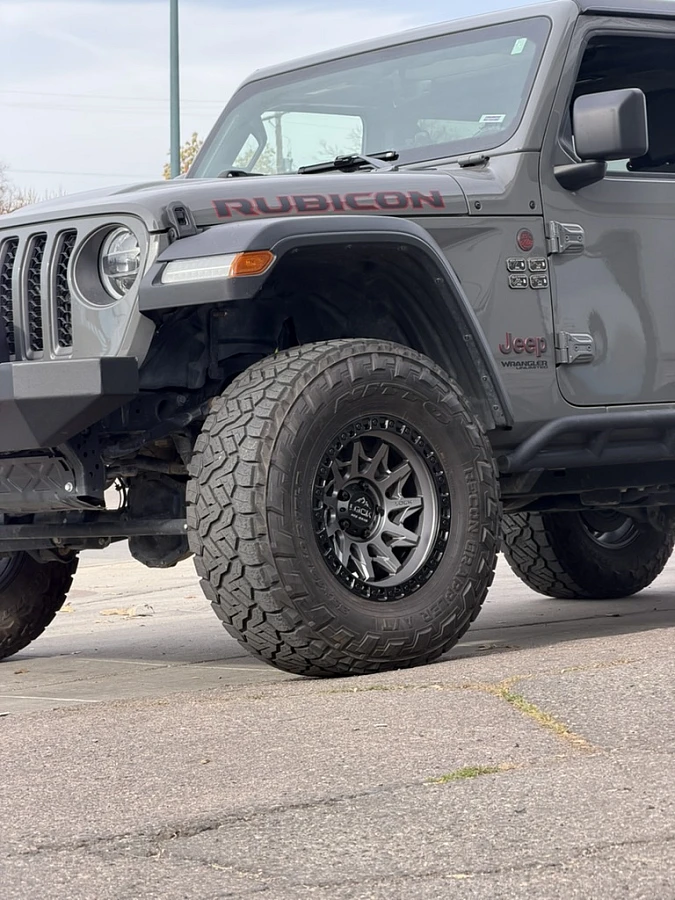 2025 Jeep Wrangler Lock Off-Road Lunatic Charcoal Wheel