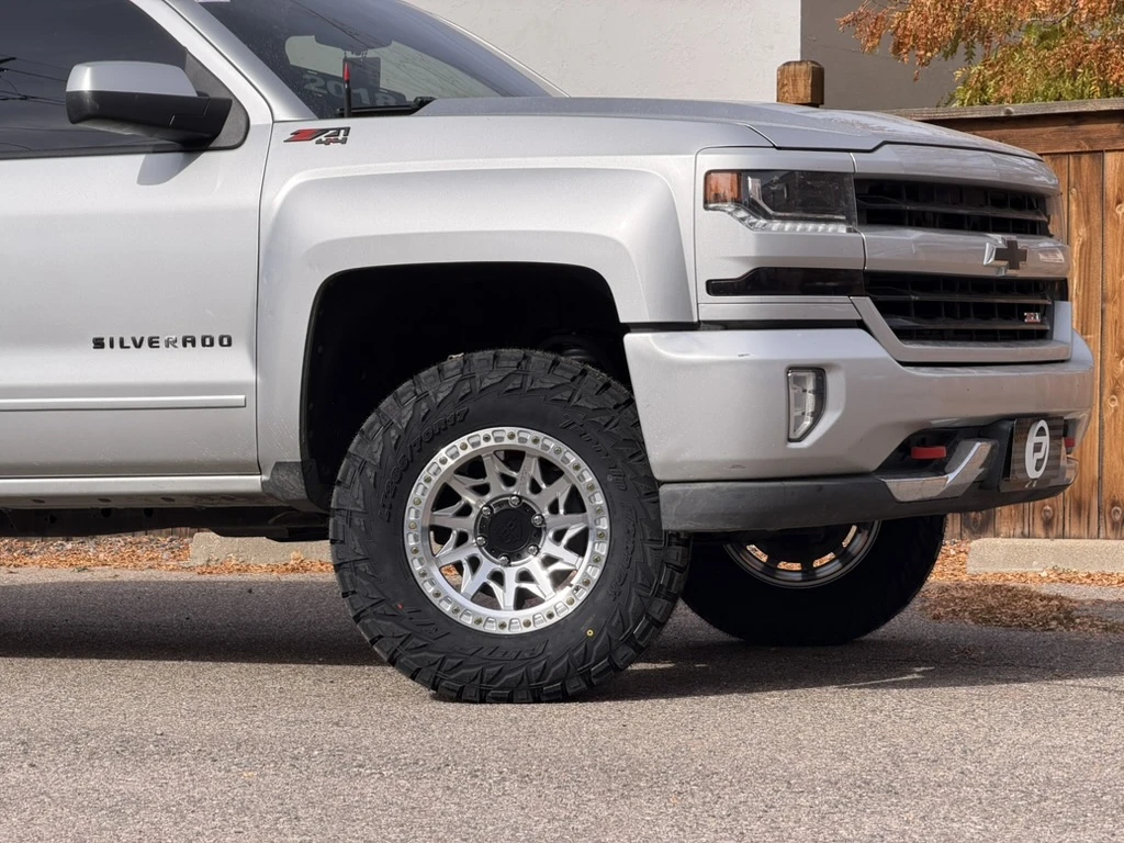 2017 Chevrolet Silverado 1500 Lock Off-Road Lunatic Polished Silver Wheel
