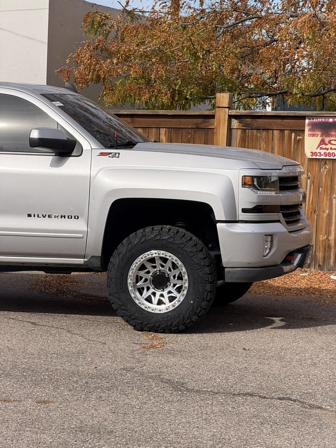 Lock Off-Road Lunatic Polished Silver on 2017 Chevrolet Silverado 1500