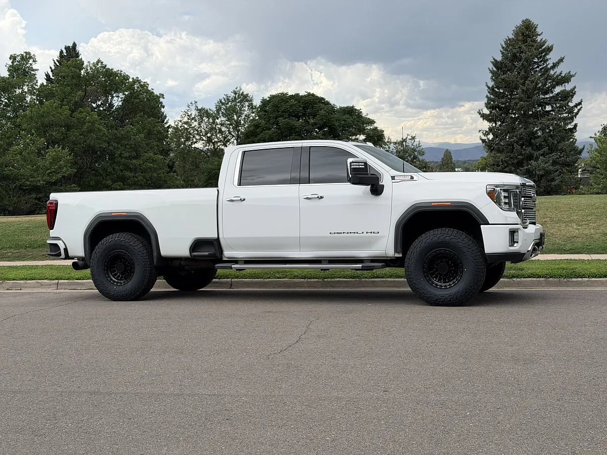 Black Lock Off-Road Mojave Rim on 2020 GMC Sierra 2500HD