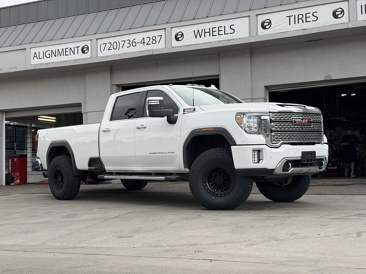 Lock Off-Road Mojave Black on 2020 GMC Sierra 2500HD