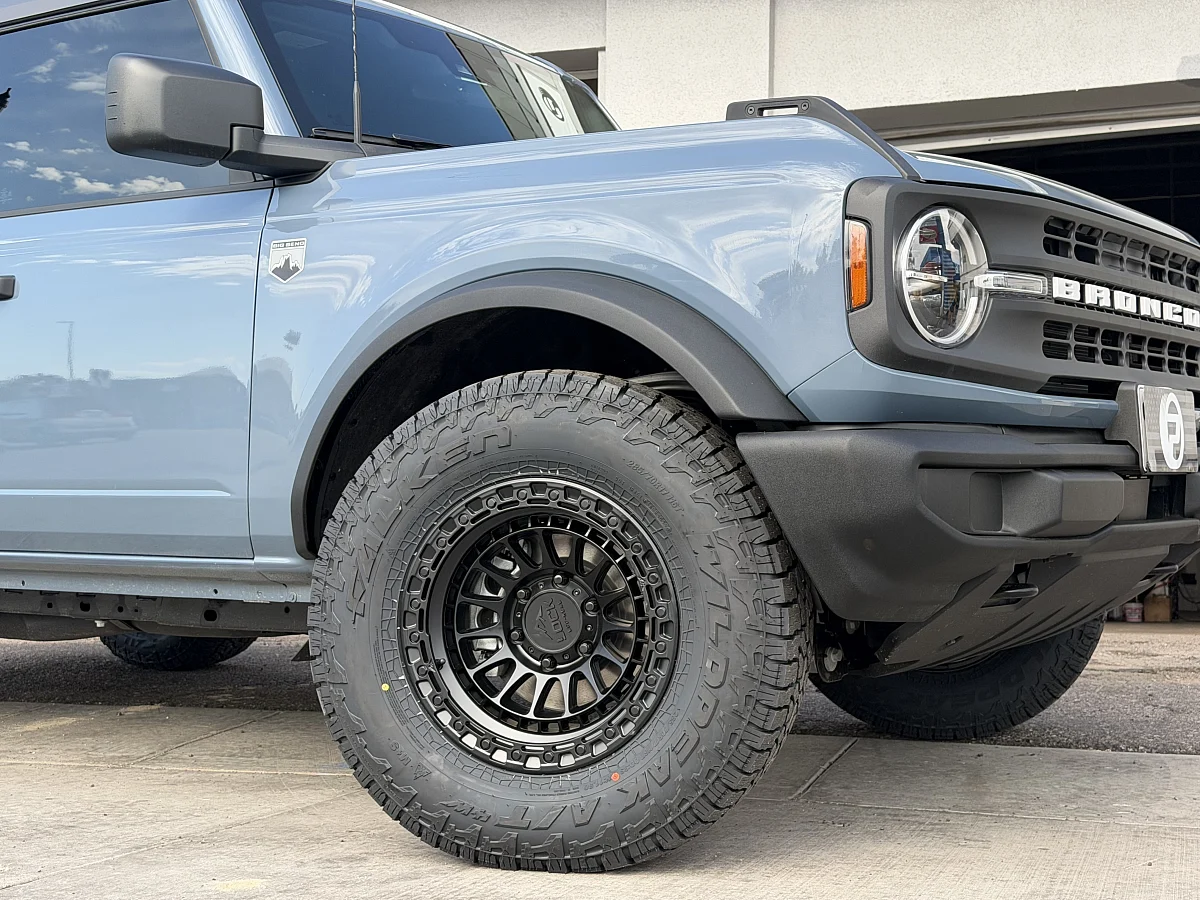 2024 Ford Bronco with Lock Off-Road Mojave Black Rims